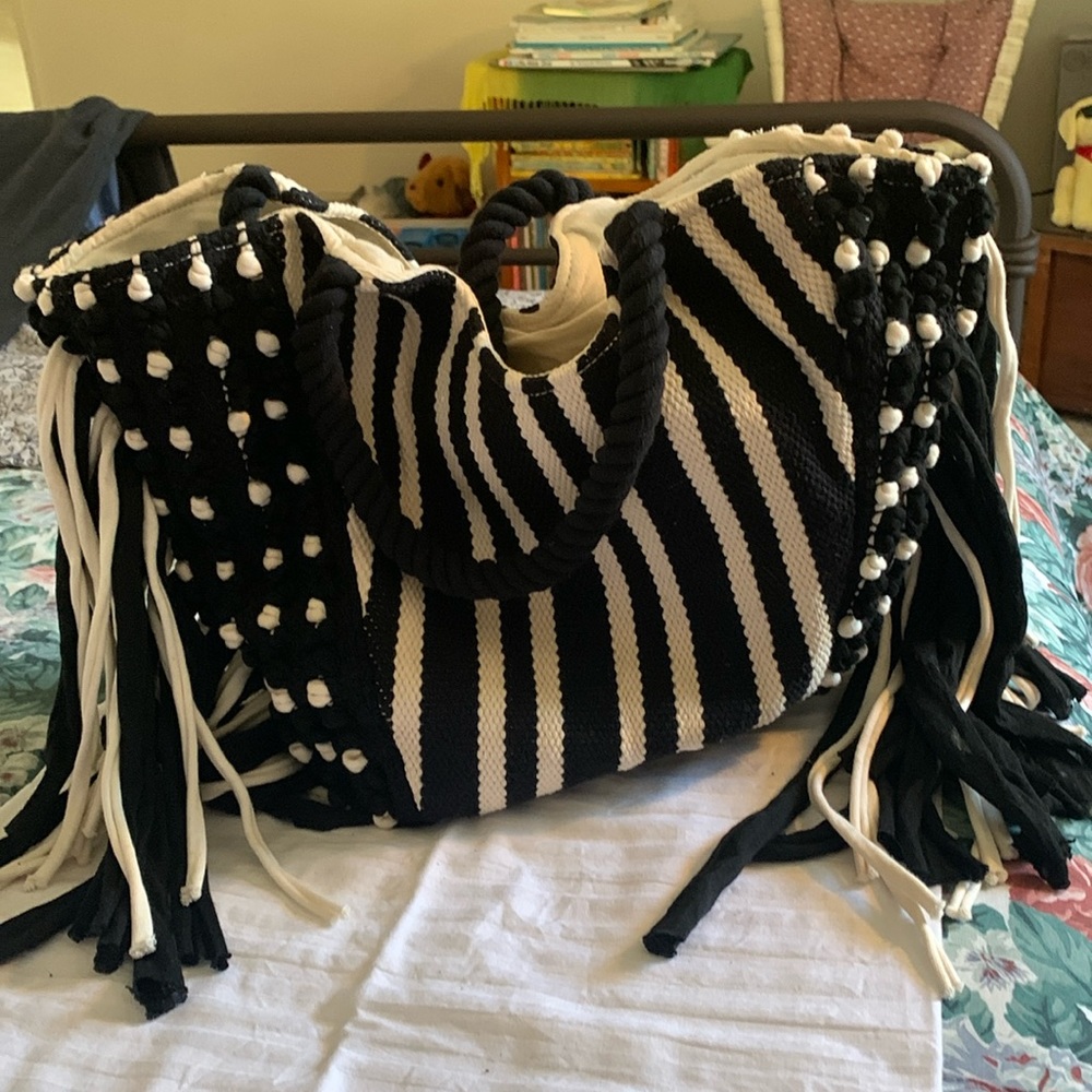 No Boundaries oversized fringed bag.
